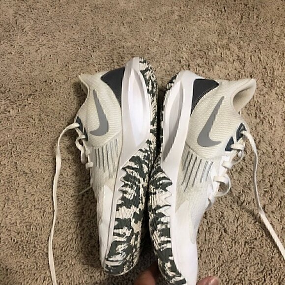 Nike men’s size 9 white and gray shoes main image 7